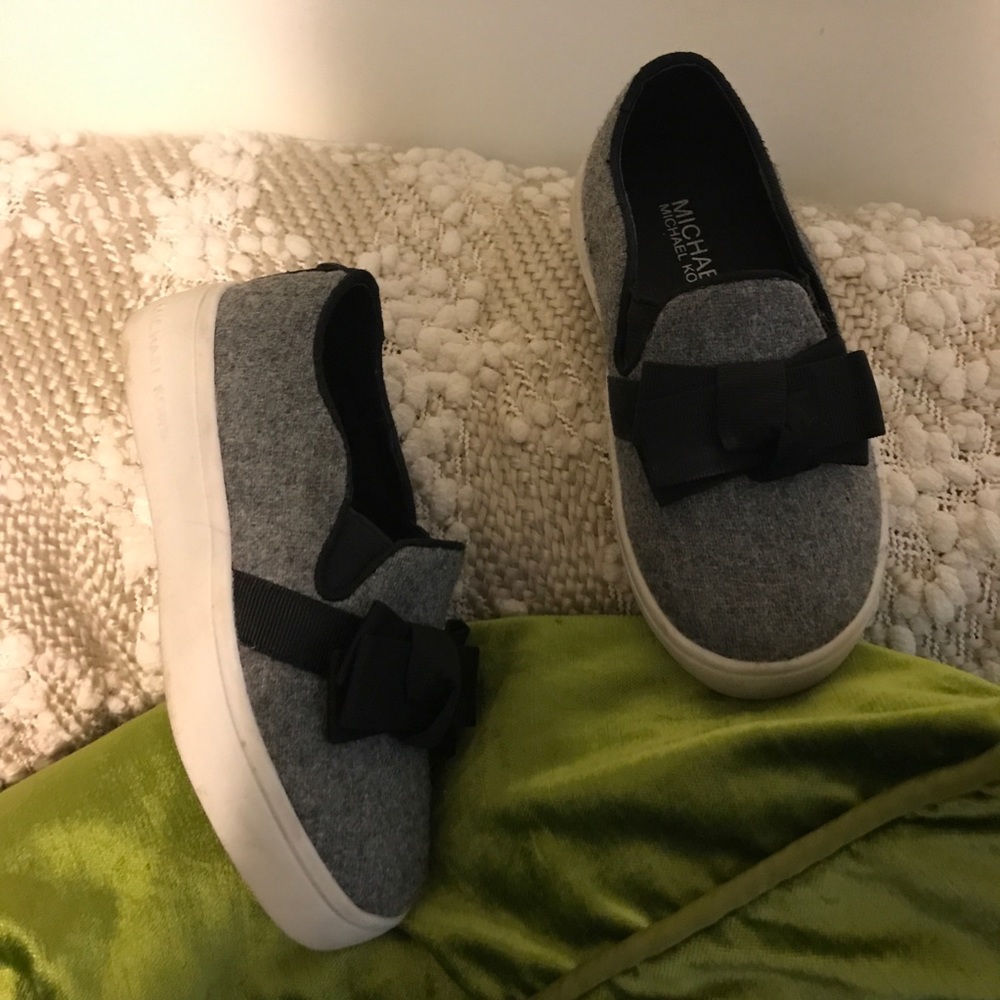 MICHAEL MK size 8 gray & black slip on sneakers